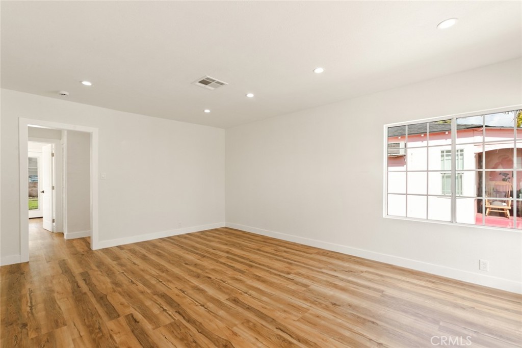 10227 Rosewood Avenue Property Photo 6