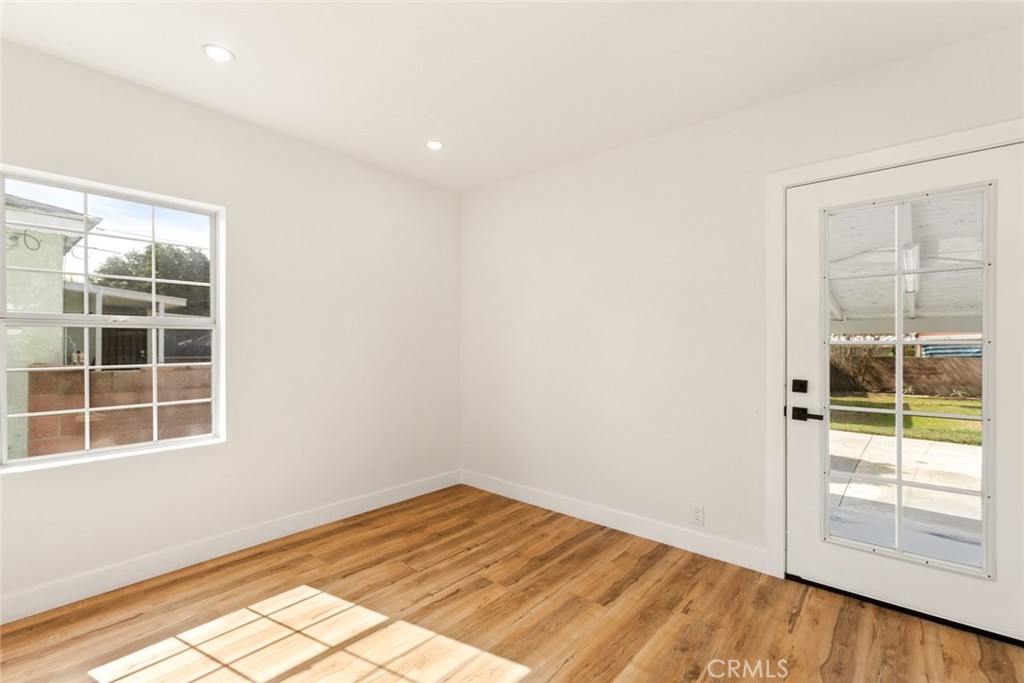 10227 Rosewood Avenue Property Photo 8