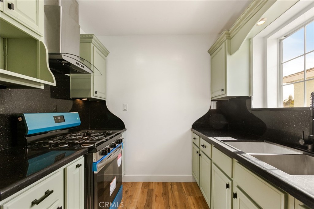 10227 Rosewood Avenue Property Photo 10
