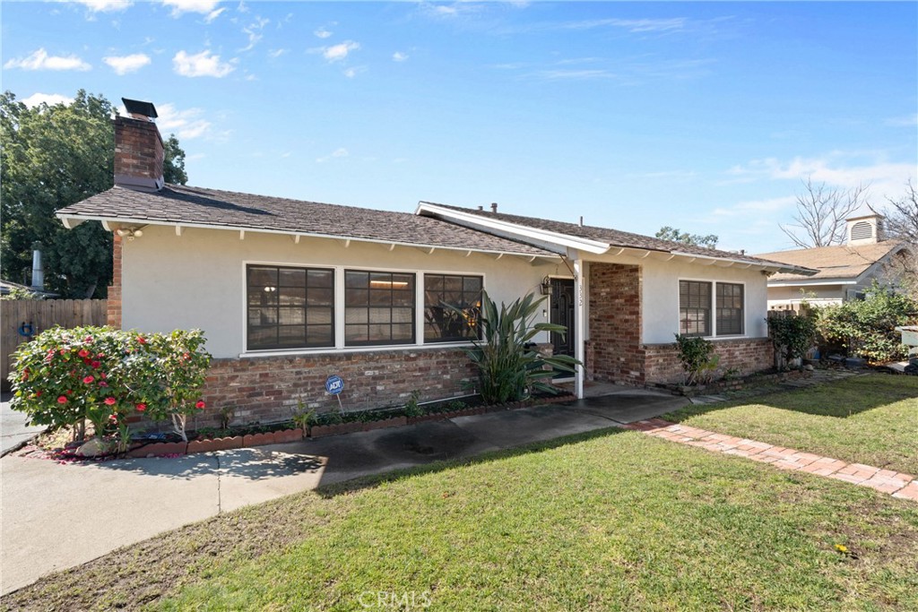 332 E Alvarado Street Property Photo 1