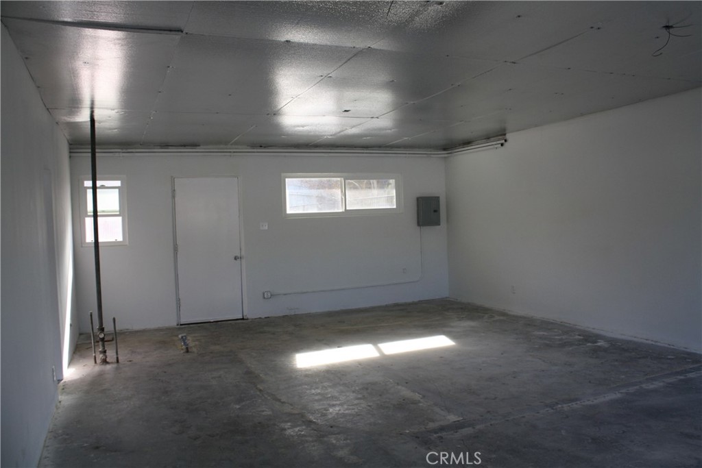 1558 N Gordon Street Property Photo 7