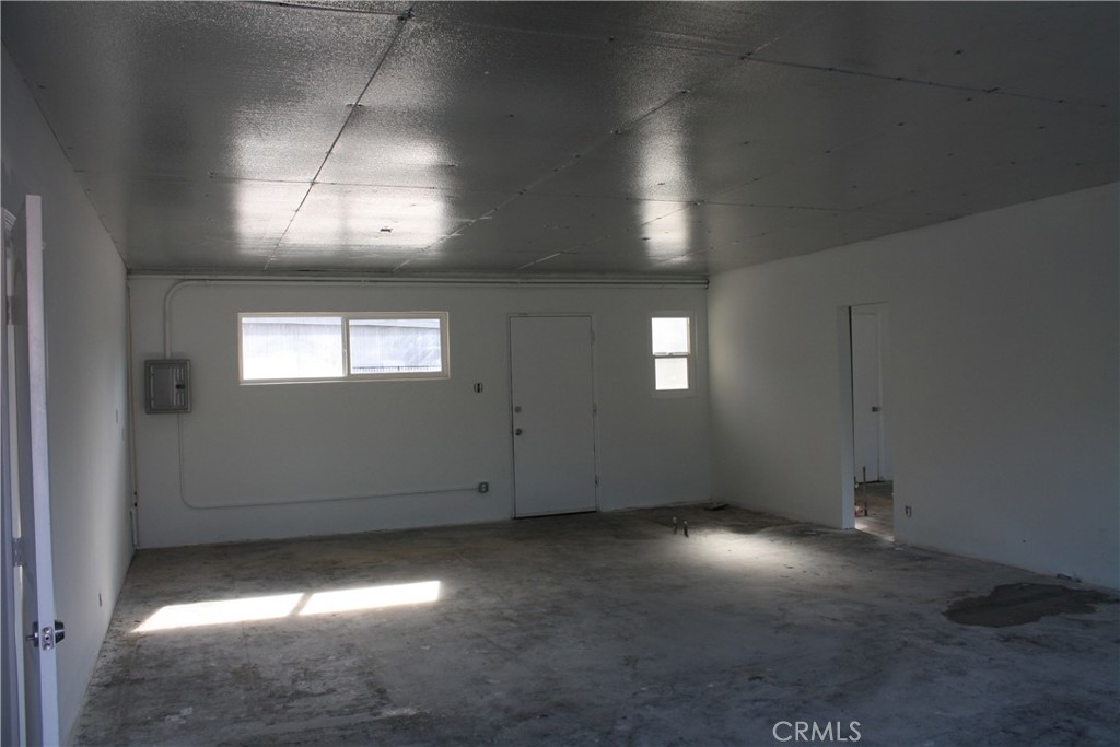 1558 N Gordon Street Property Photo 8