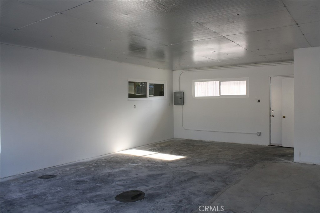 1558 N Gordon Street Property Photo 10