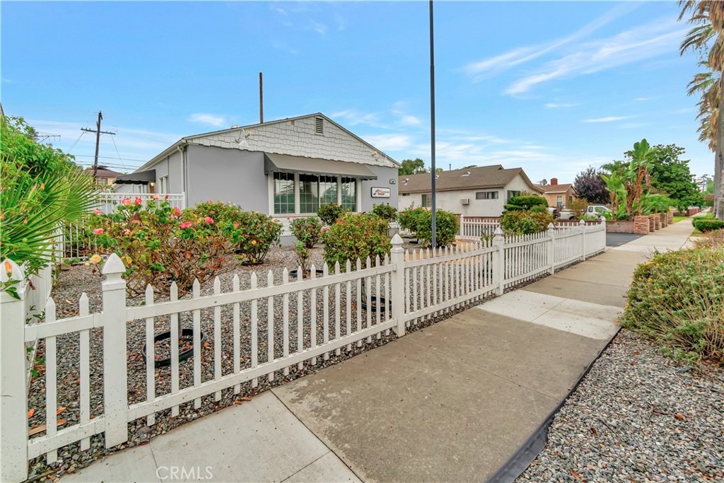 209 E I Street Property Photo 2