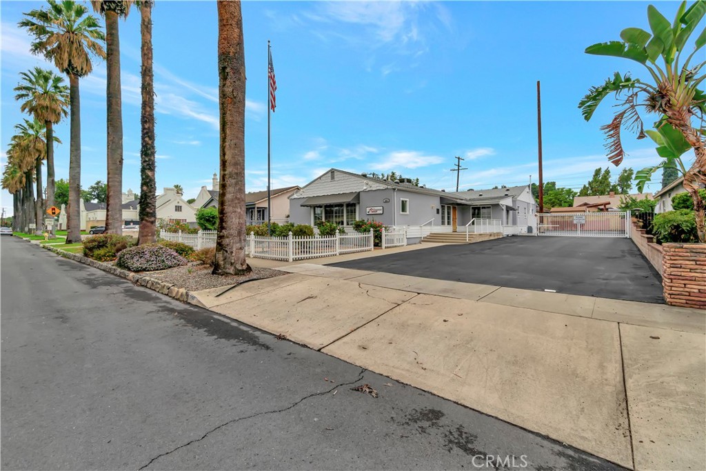 209 E I Street Property Photo 3