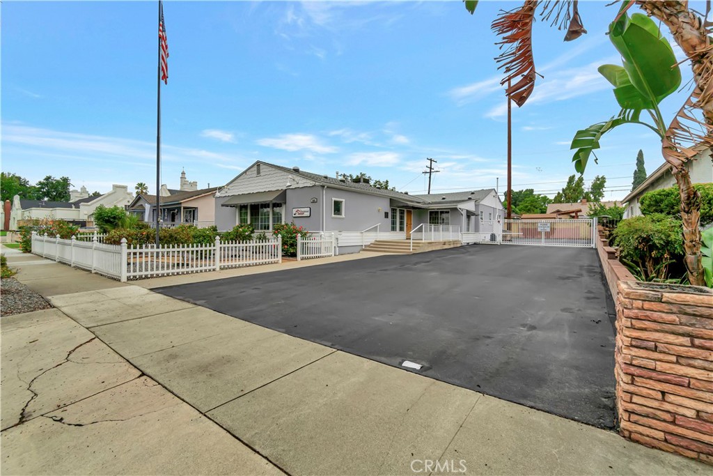 209 E I Street Property Photo 5