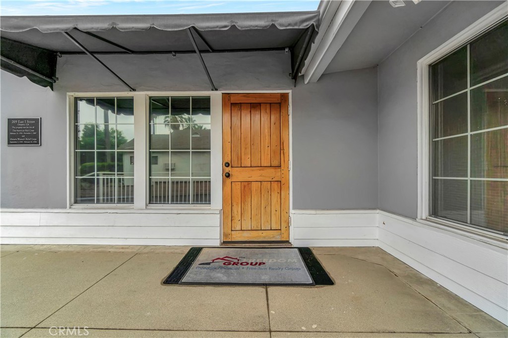 209 E I Street Property Photo 6