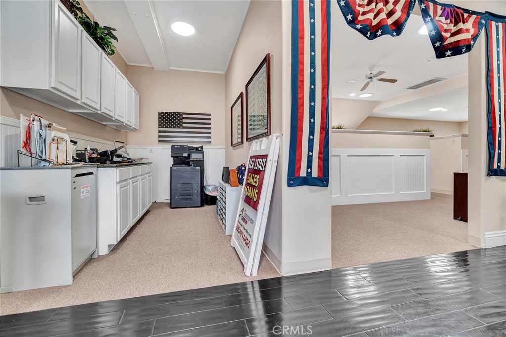 209 E I Street Property Photo 8