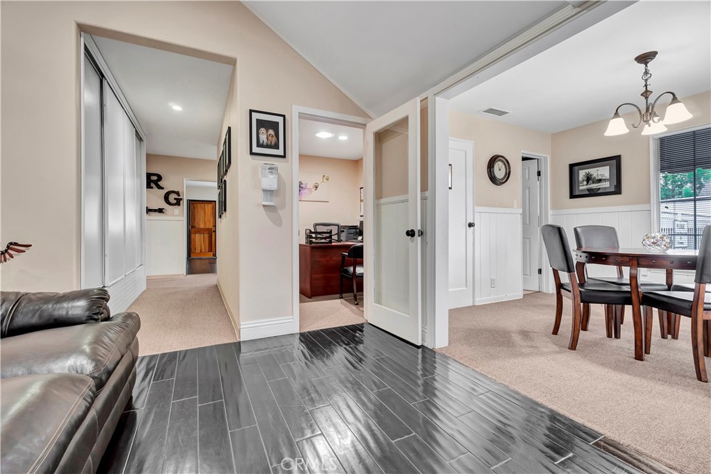 209 E I Street Property Photo 9