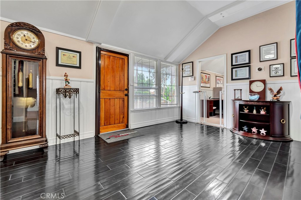209 E I Street Property Photo 11