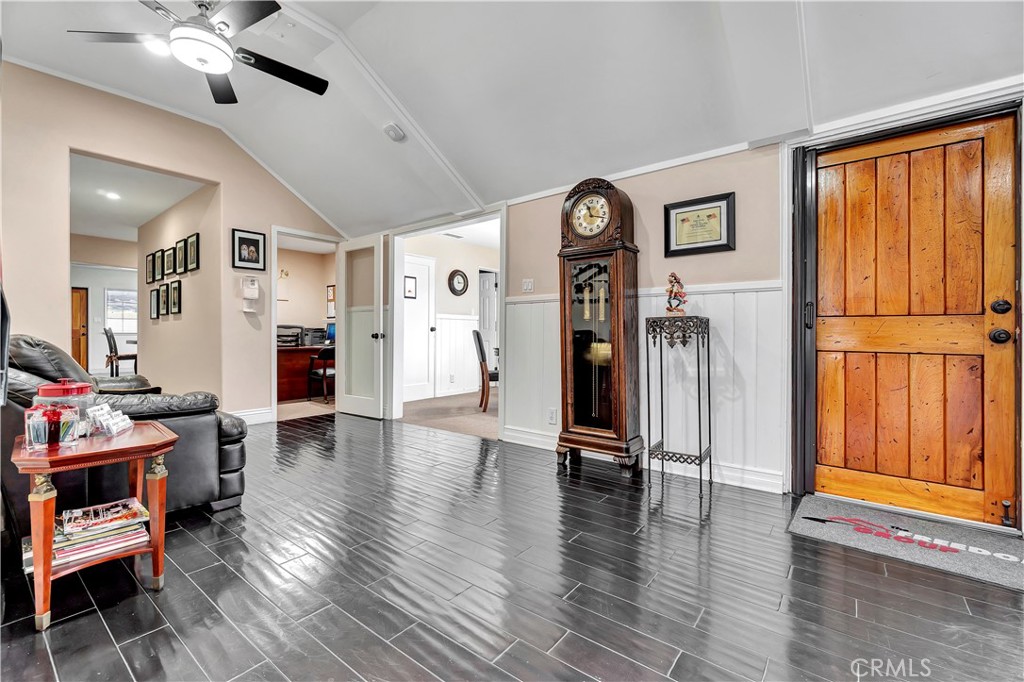 209 E I Street Property Photo 12
