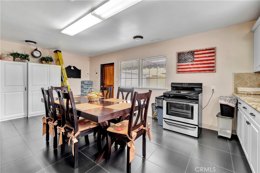 209 E I Street Property Photo 40