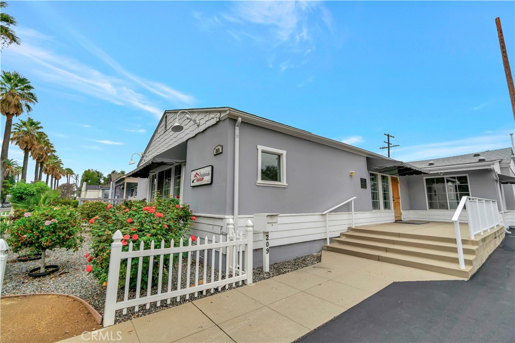 209 E I Street Property Photo 46