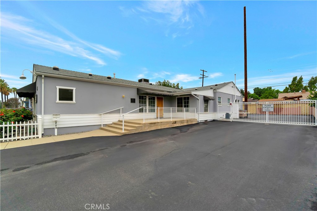 209 E I Street Property Photo 47