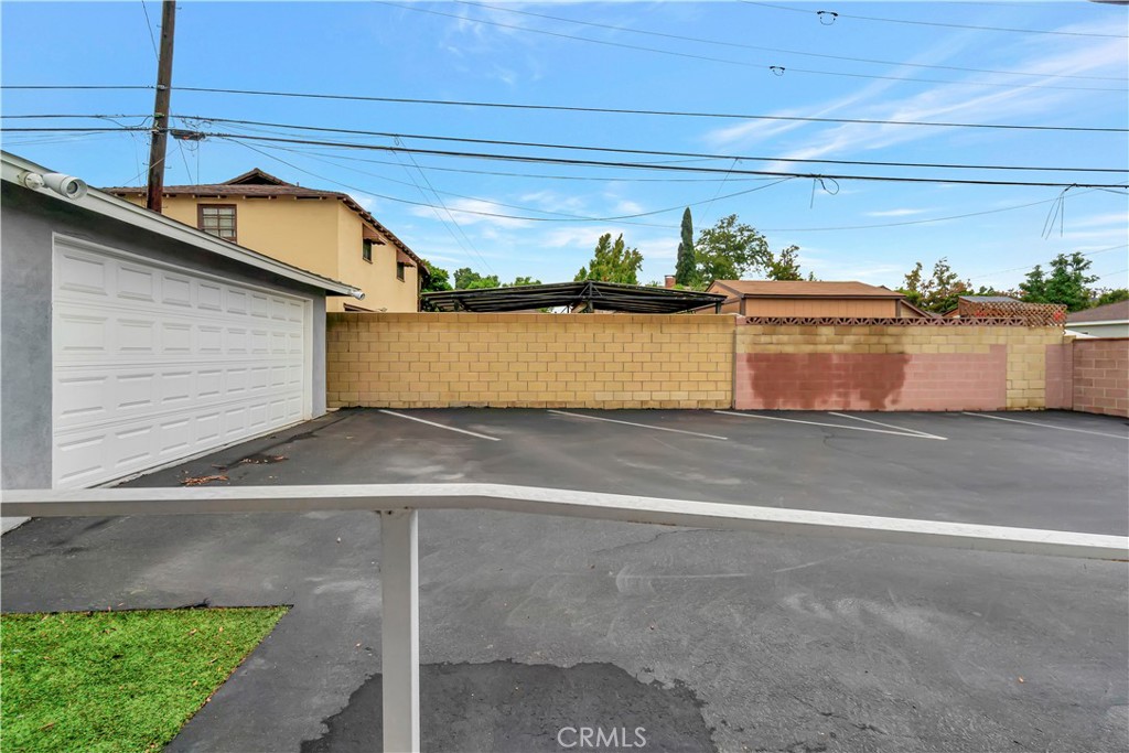 209 E I Street Property Photo 48