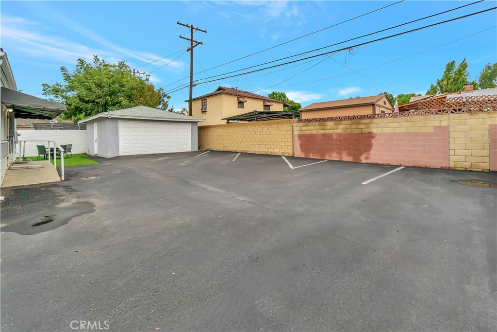 209 E I Street Property Photo 53