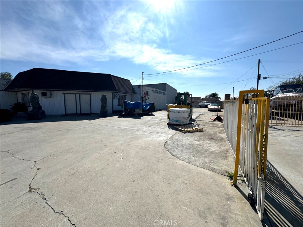 1557 W Rialto Avenue Property Photo 1