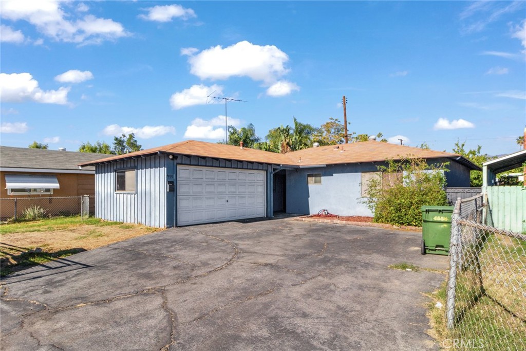 4555 Cypress Avenue Property Photo