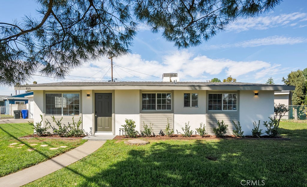 800 N Vista Avenue Property Photo 1