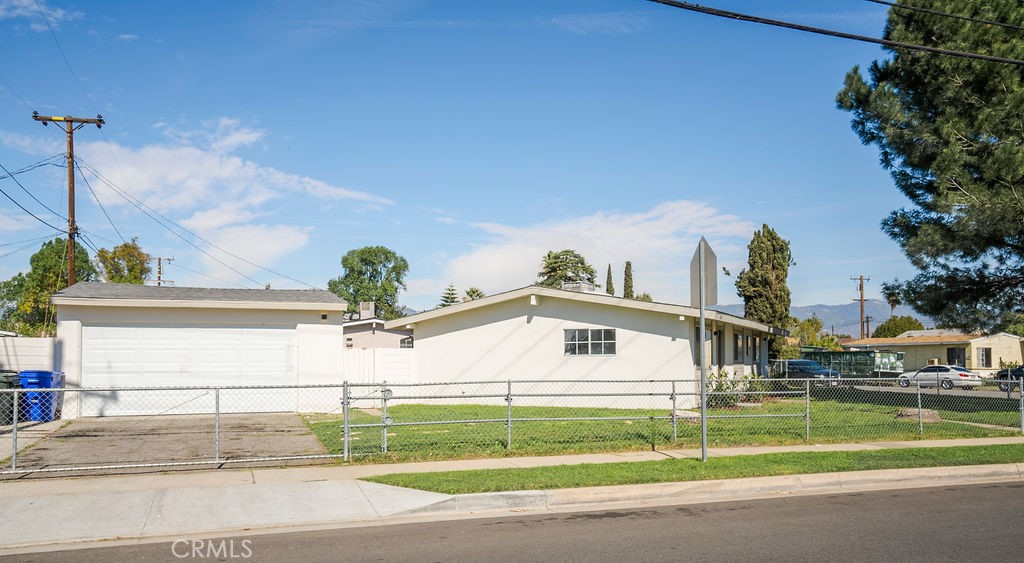 800 N Vista Avenue Property Photo 6