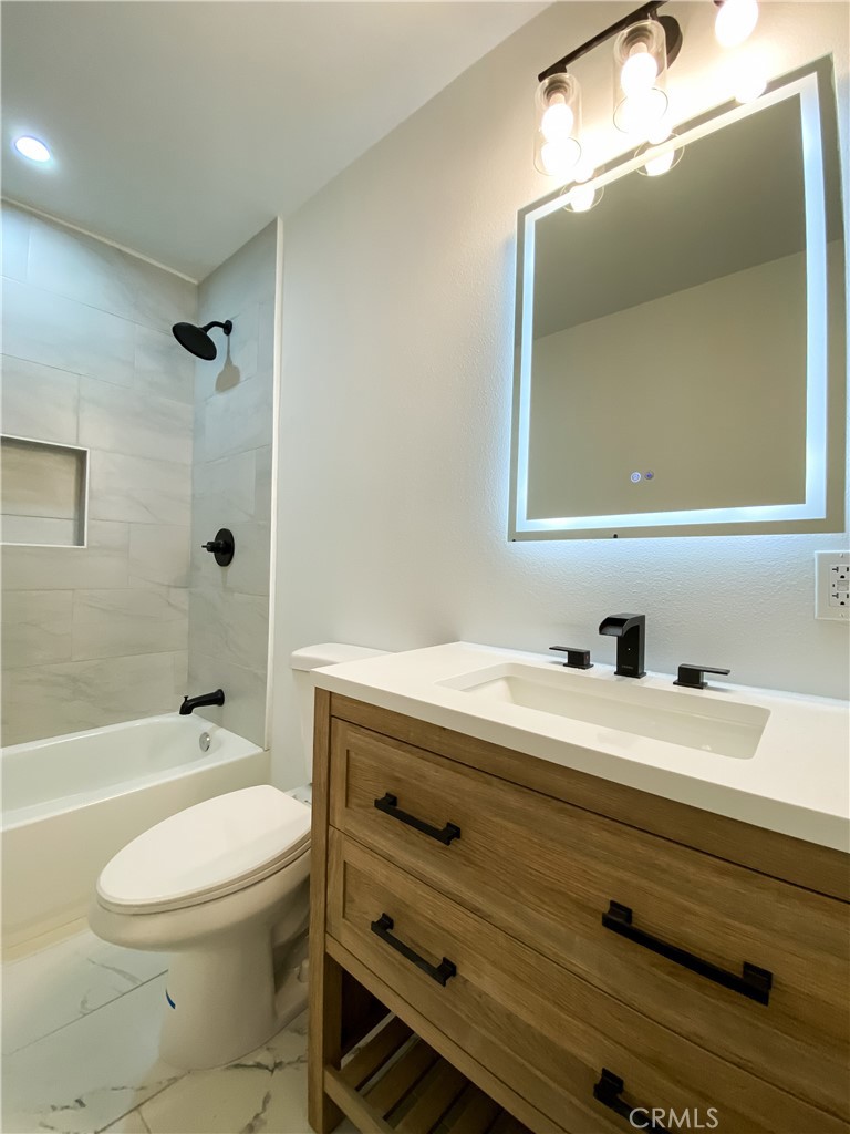244 E 10th Street Property Photo 10