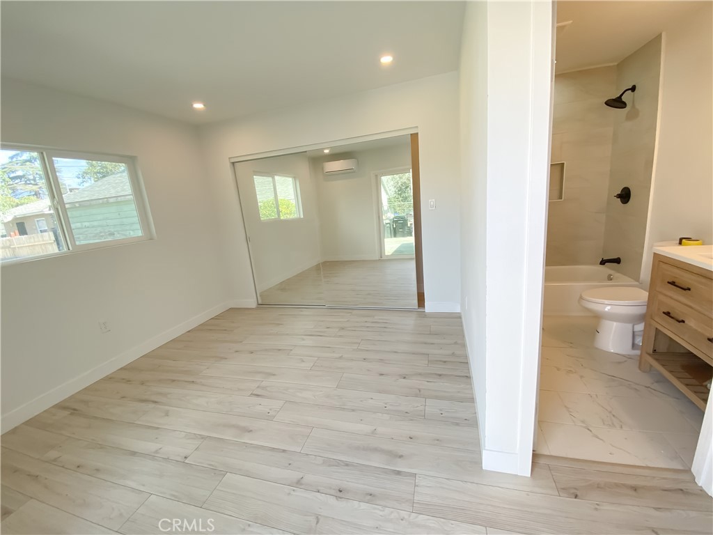 244 E 10th Street Property Photo 12