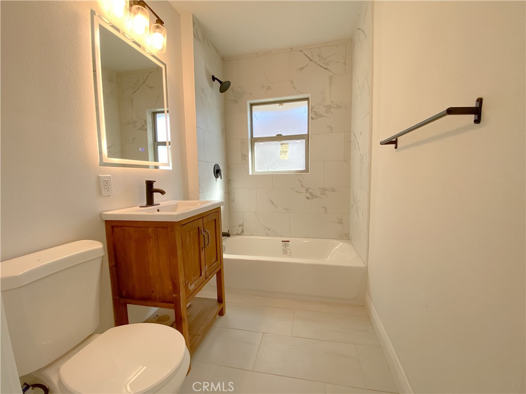 244 E 10th Street Property Photo 15