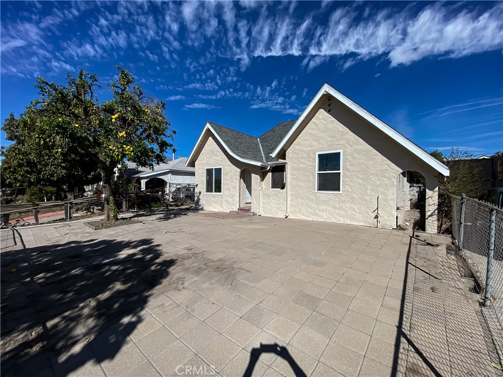 244 E 10th Street Property Photo 23