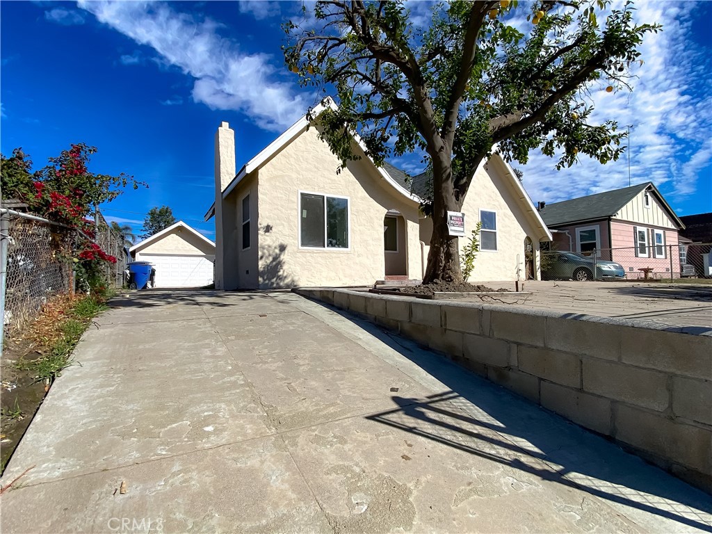 244 E 10th Street Property Photo 24