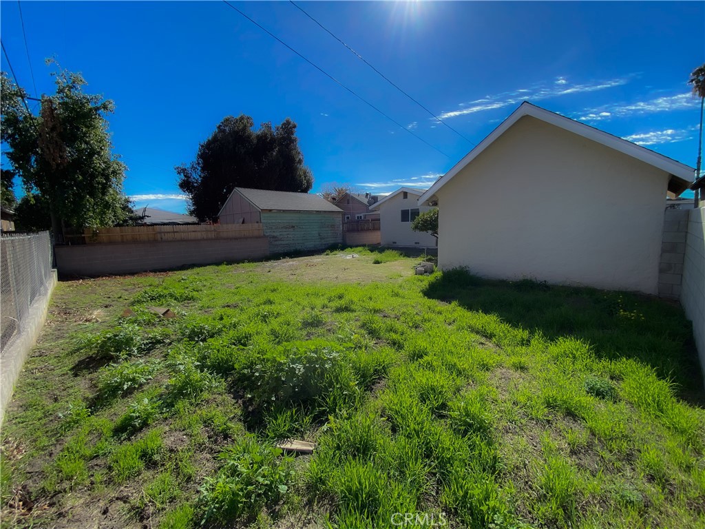244 E 10th Street Property Photo 27