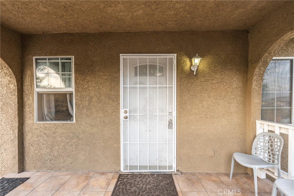 256 E 9th Street Property Photo 3
