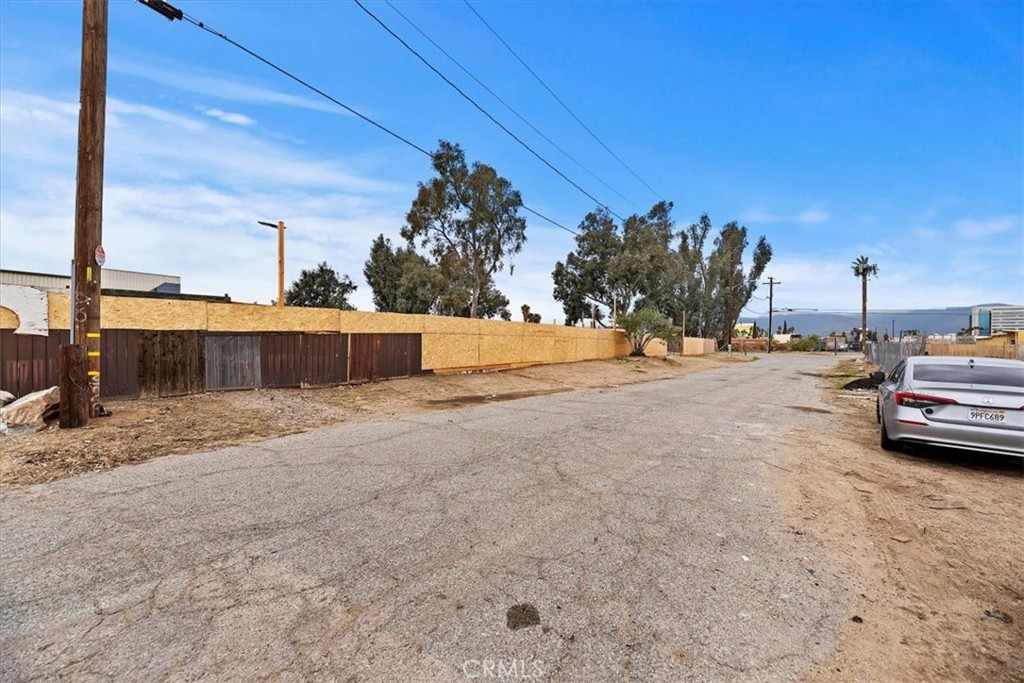 314 S Mayfield Avenue Property Photo 18