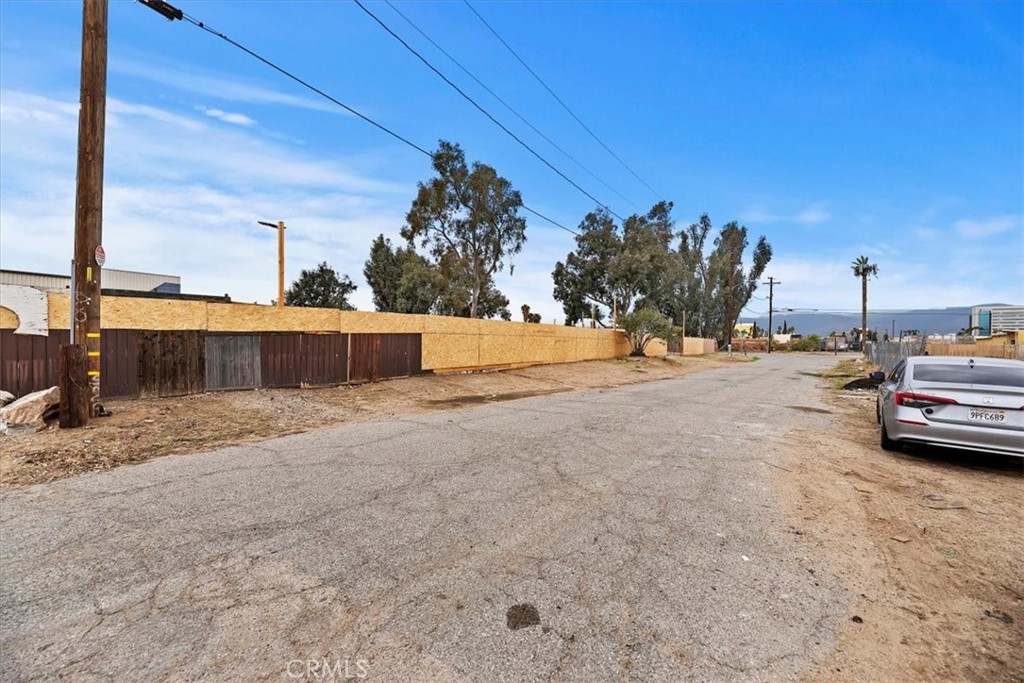 314 S Mayfield Avenue Property Photo 18