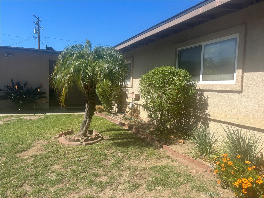 5334 N Mayfield Avenue Property Photo 2
