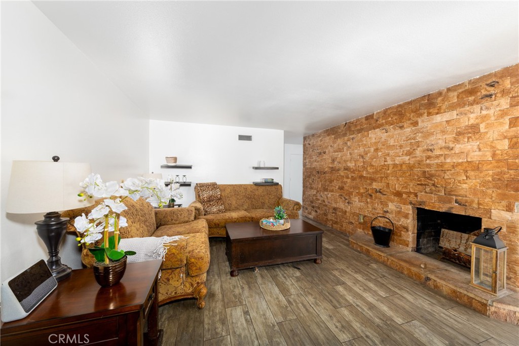5334 N Mayfield Avenue Property Photo 11