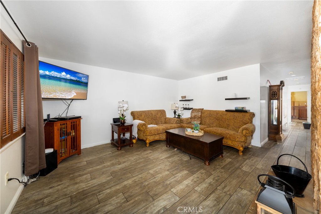 5334 N Mayfield Avenue Property Photo 12