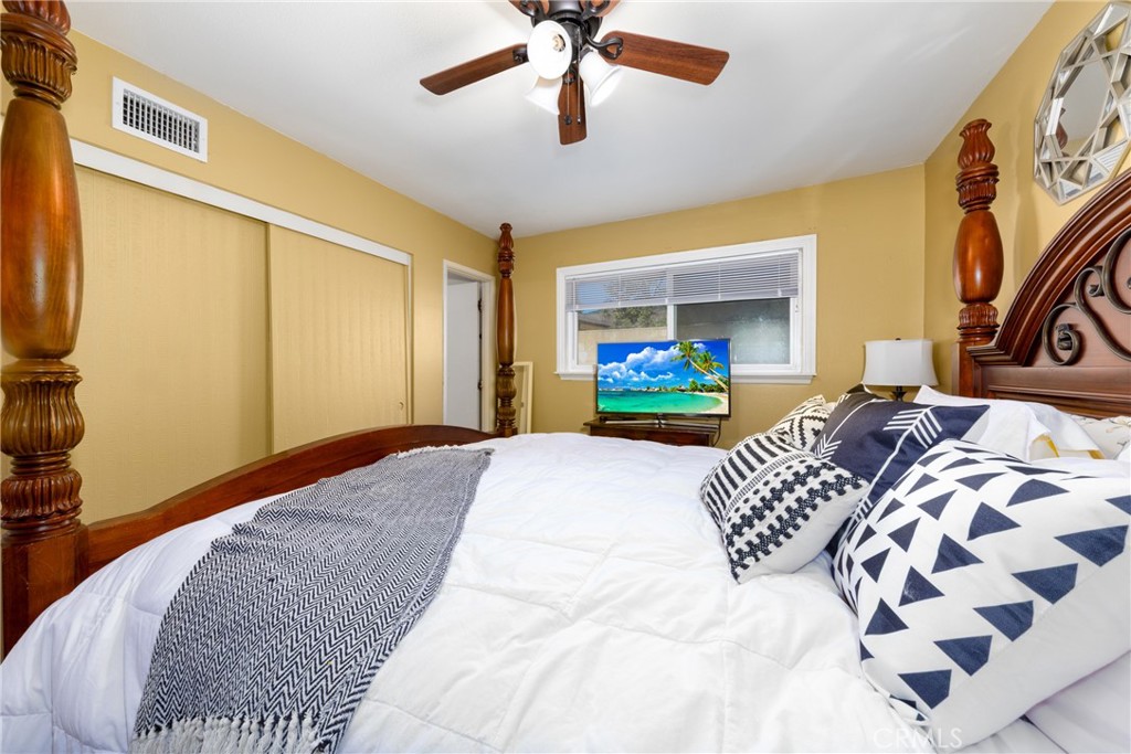 5334 N Mayfield Avenue Property Photo 18