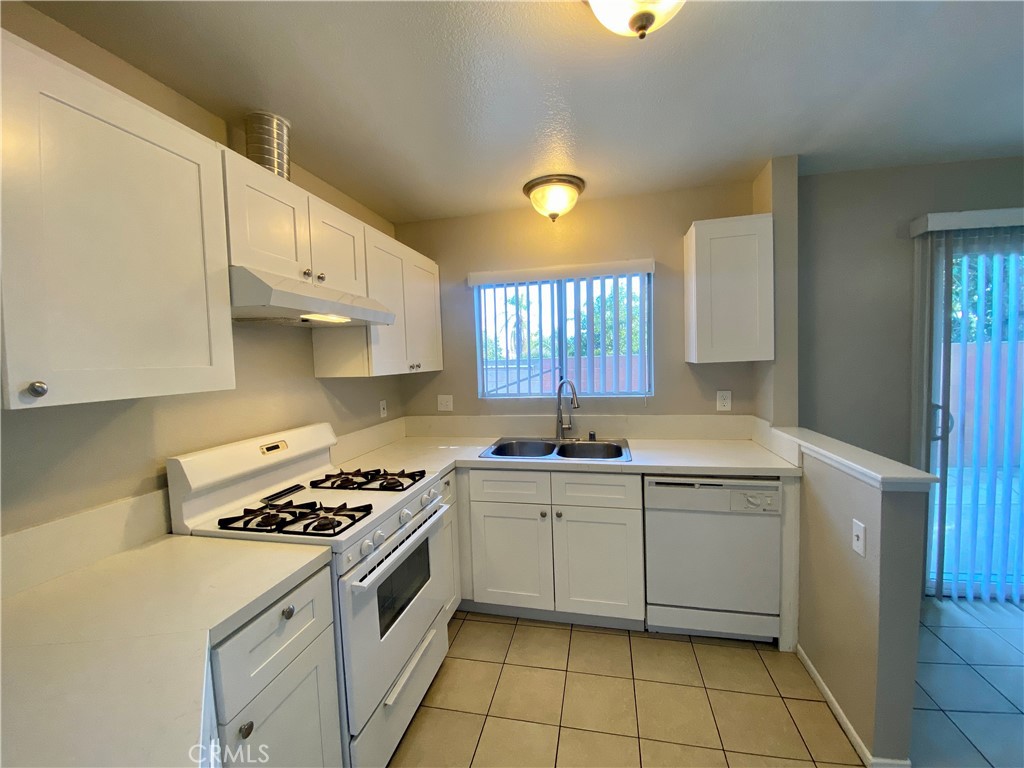 1683 W Wilson Street Property Photo 1