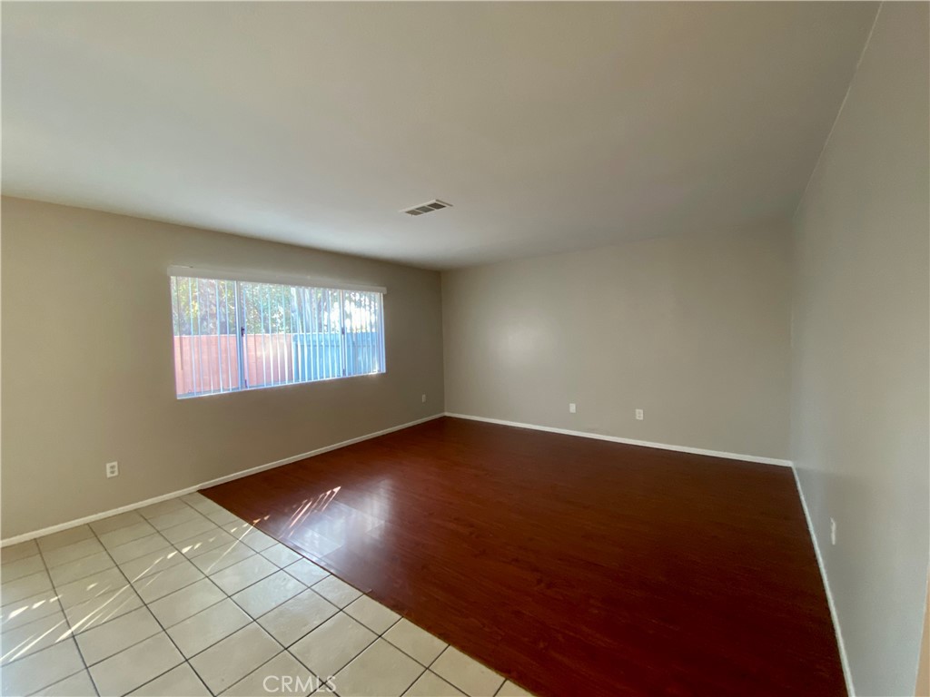 1683 W Wilson Street Property Photo 4