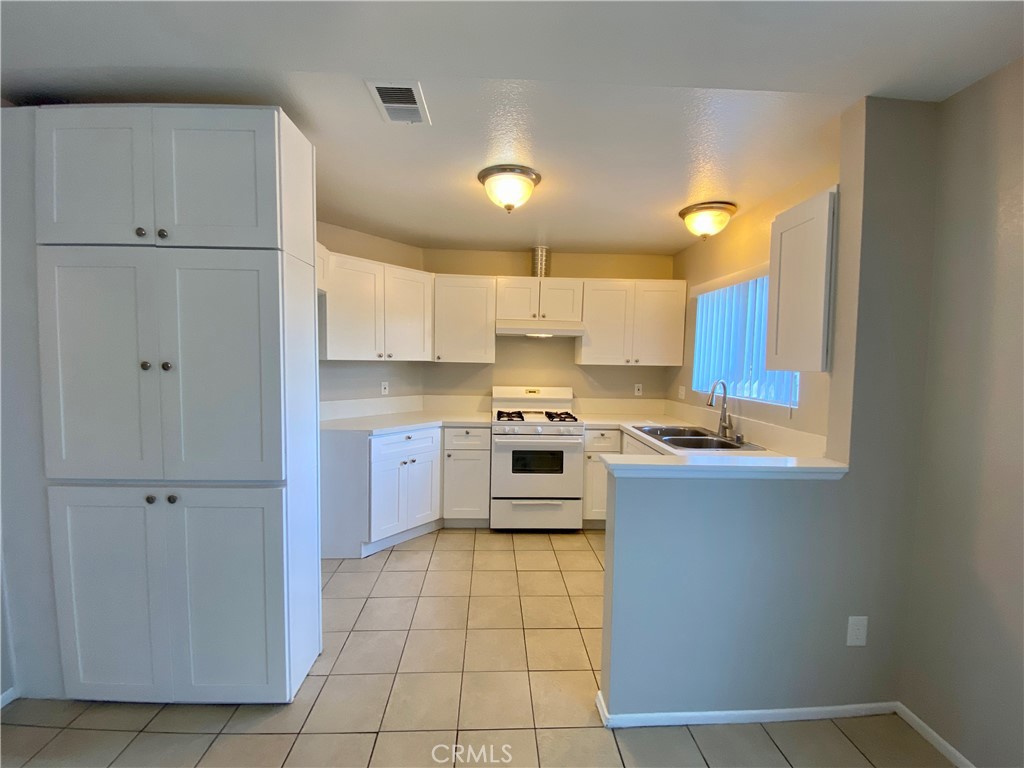 1683 W Wilson Street Property Photo 6