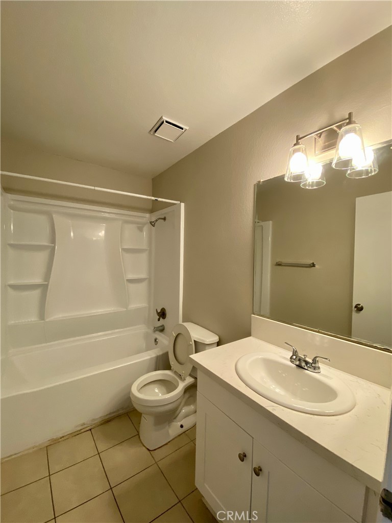 1683 W Wilson Street Property Photo 9