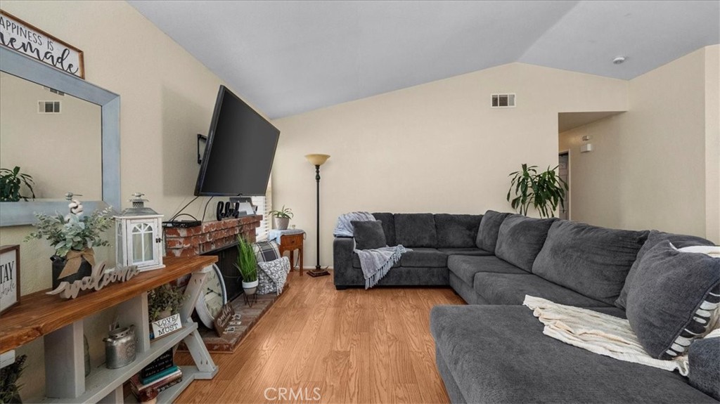 15065 Radford Avenue Property Photo 5