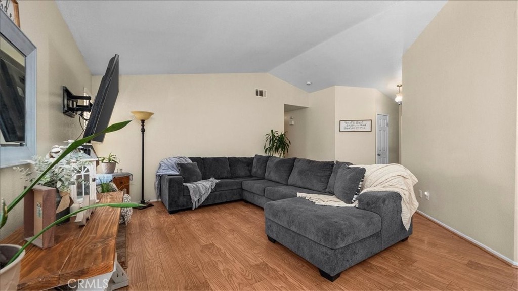 15065 Radford Avenue Property Photo 6