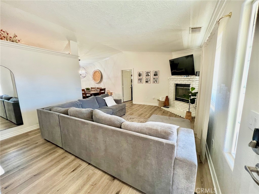 15336 Riverside Street Property Photo 6