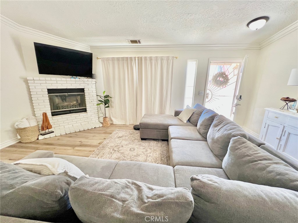 15336 Riverside Street Property Photo 8