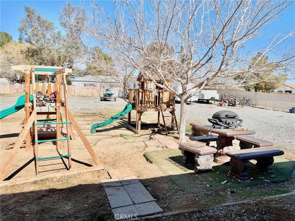 15336 Riverside Street Property Photo 27