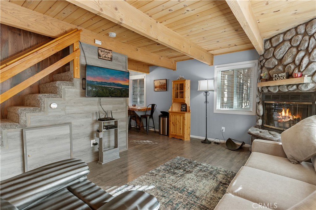 347 Spruce Lane Property Photo 4