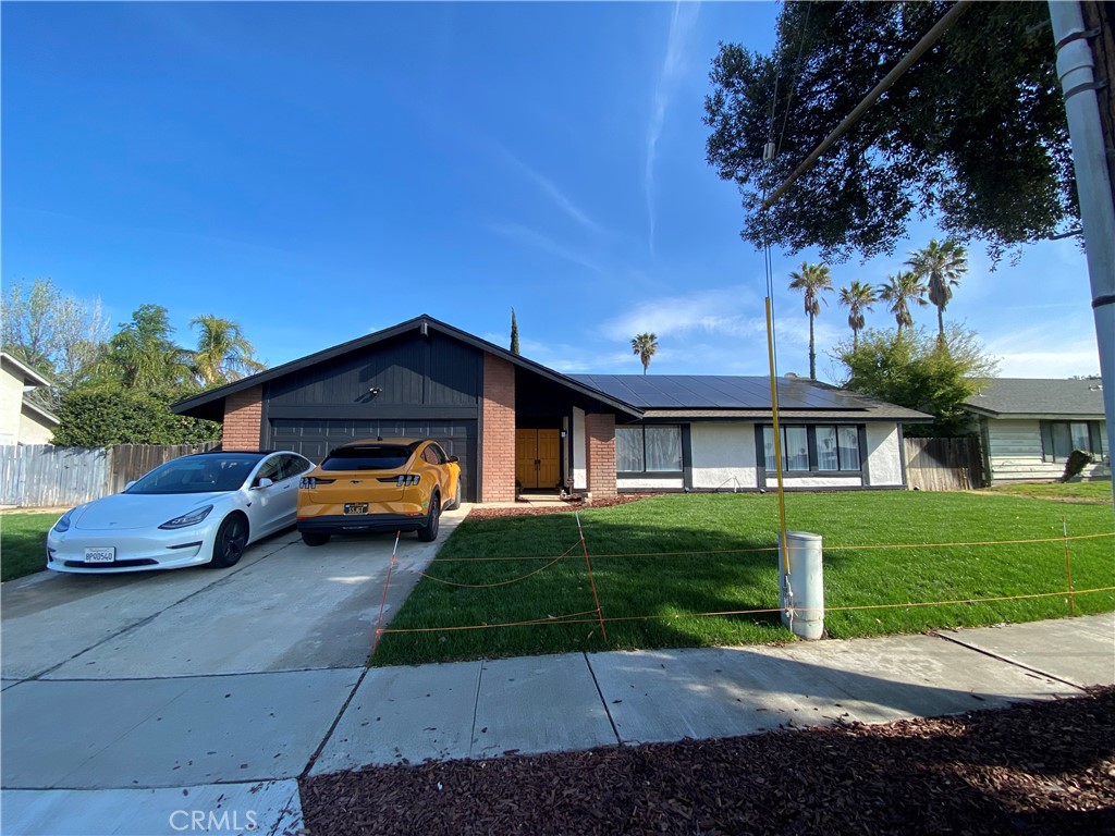 890 W Bohnert Avenue Property Photo