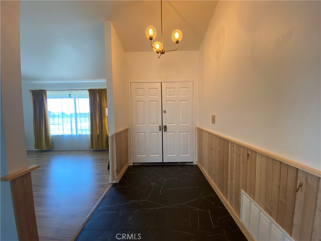 890 W Bohnert Avenue Property Photo 3