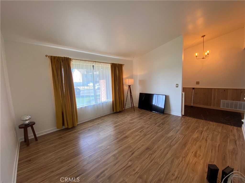 890 W Bohnert Avenue Property Photo 5